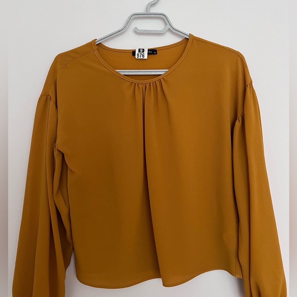 Beautiful blouse in size 34 (small)